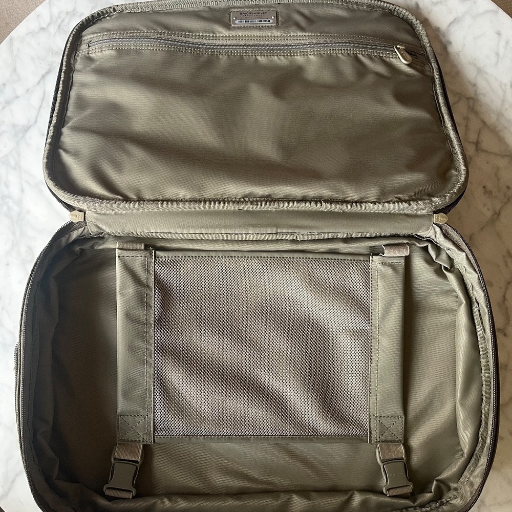 Briggs & Riley Baseline Expandable Cabin Bag - Picture 7 of 10